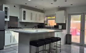 Cardiff City Centre House - Sleeps 6